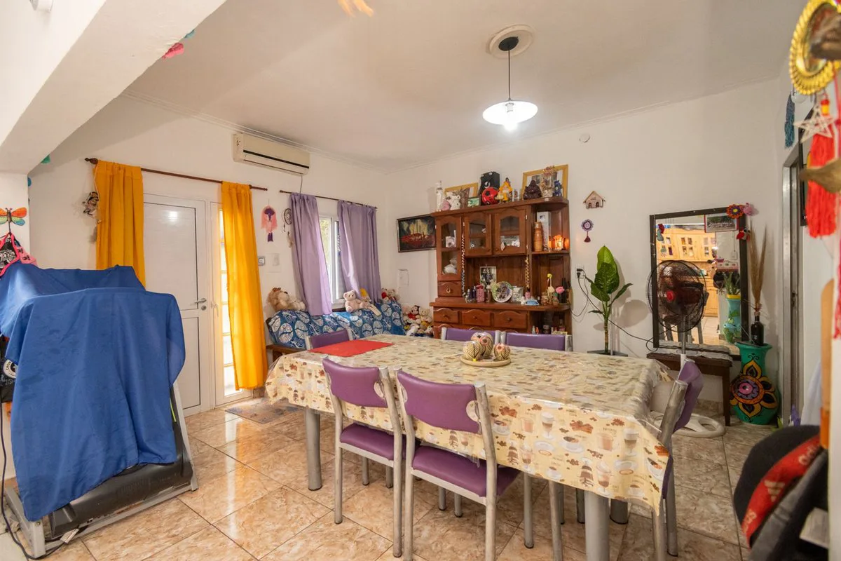 CASA 2 DORMITORIOS y COCHERA BARRIO ROMA foto 3
