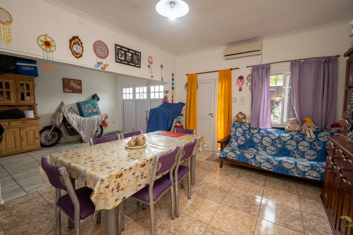 CASA 2 DORMITORIOS y COCHERA BARRIO ROMA foto 4