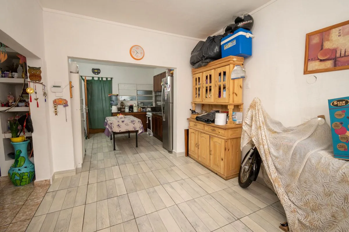 CASA 2 DORMITORIOS y COCHERA BARRIO ROMA foto 5