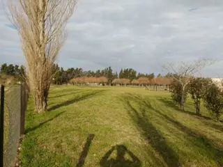 VENDE LOTE EXCELENTE UBICACION EN CLUB DE CAMPO HARAS DE FUNES foto 2