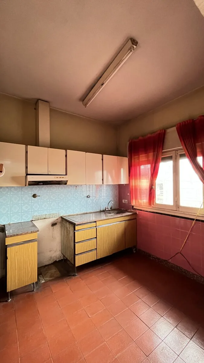 Venta Casa 3 ambientes con fondo libre + Locales en San Justo.Apto Crédito foto 4