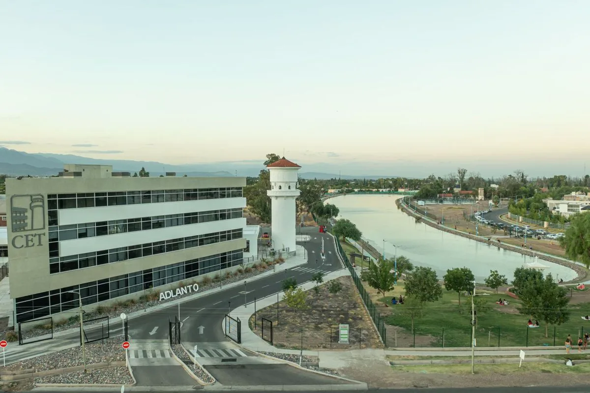 VENTA  OFICINA CENTRO EMEPRESARIAL TORREON MAIPU foto 5