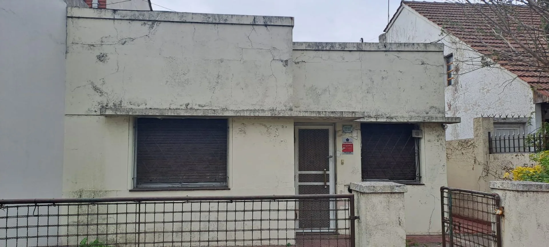 VENTA CASA 4 AMB-FONDO LIBRE- 272 M2- foto 2
