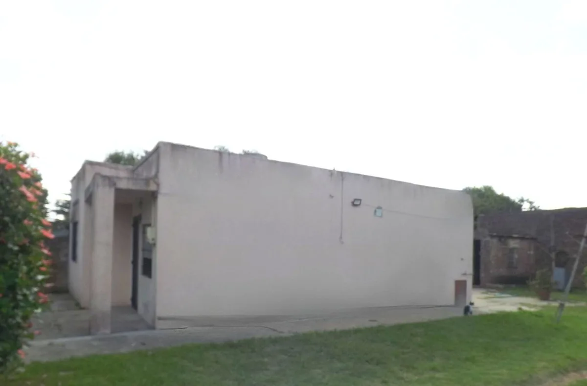 VENTA CASA 4 AMBIENTES EN LONGCHAMPS CON LOTE foto 5