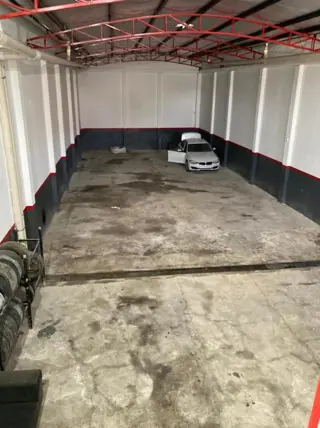 ALQUILER - EXCELENTE GALPON CON OFICNA y VESTUARIO - A METROS DE AVENIDA CROVARA foto 4