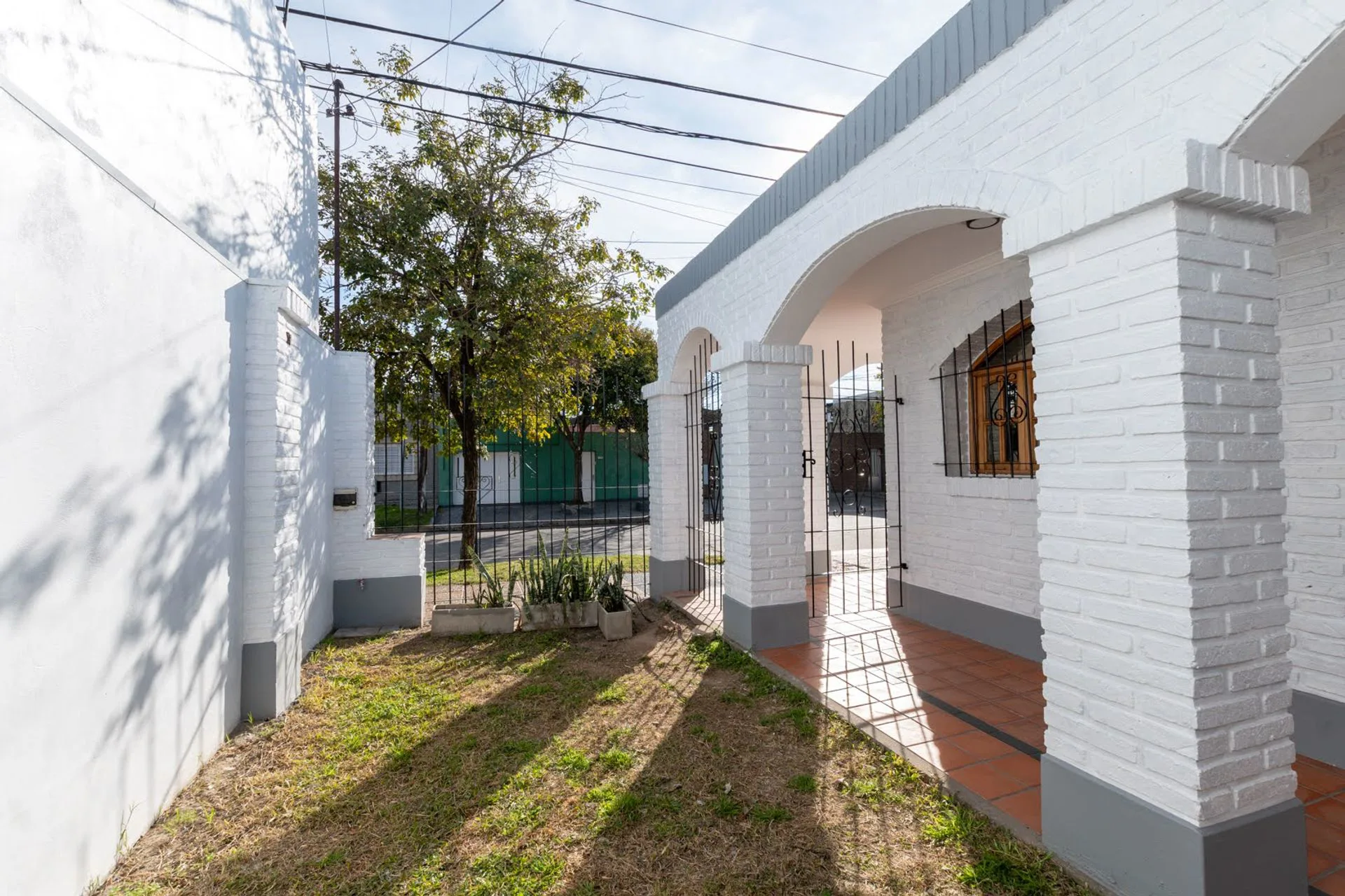 Casa de 3 dorm con pileta a metros de Aristóbulo foto 2