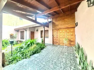 Amplia Casa con 4 Dorm., Jardín y Cochera Doble, Gba Sur - Zonaprop foto 3