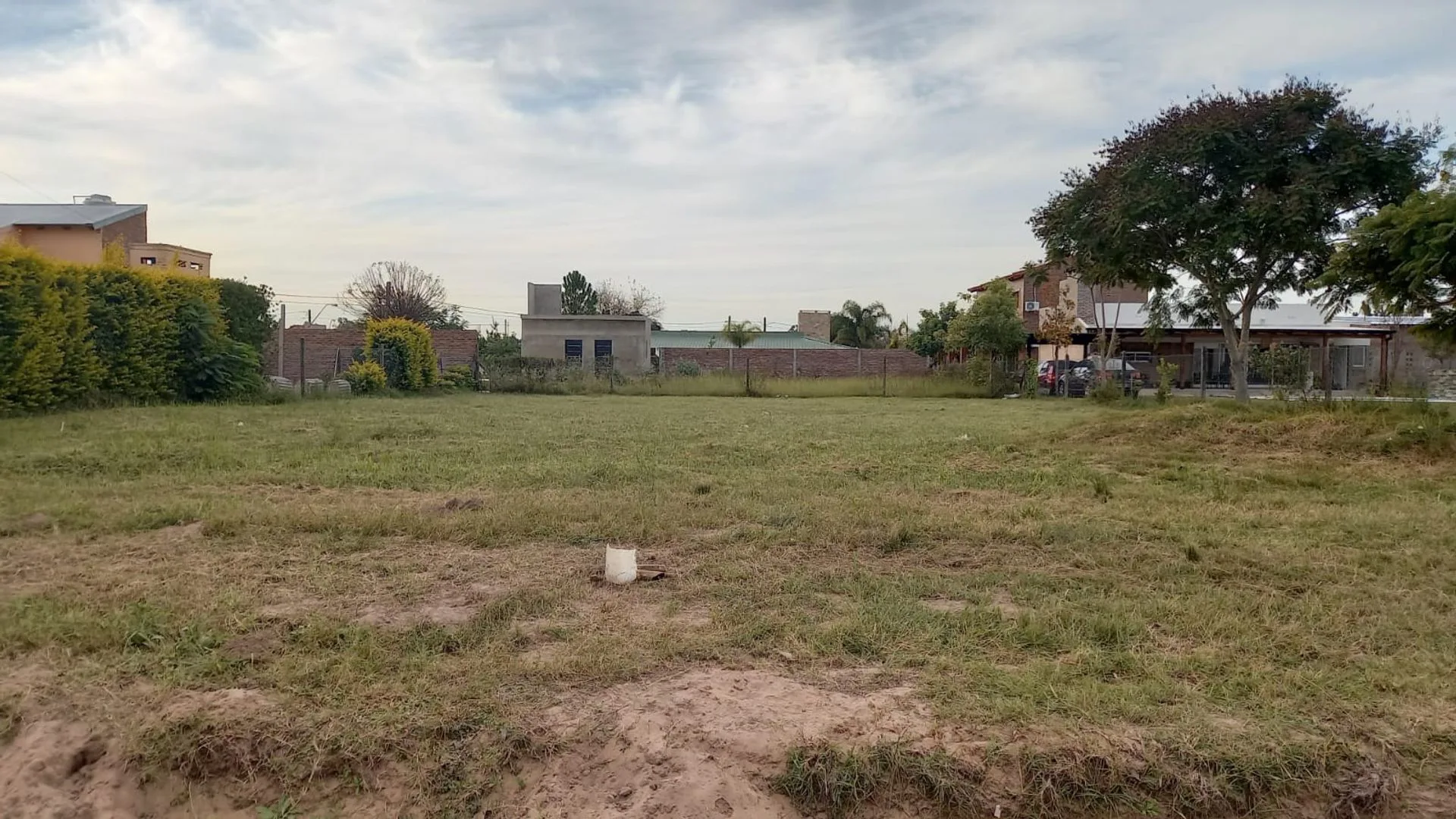 REMAX VENDE TERRENO EN JARDINES DE LA COSTA, 600M2 foto 2