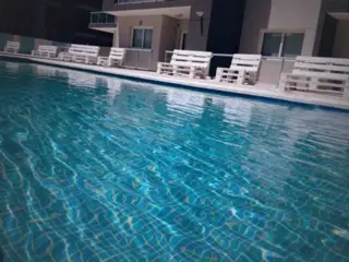 Departamento de 2 dormitorios. A 150 mts del mar. Piscina climatizada. Cochera.. Departamento en Venta. foto 2