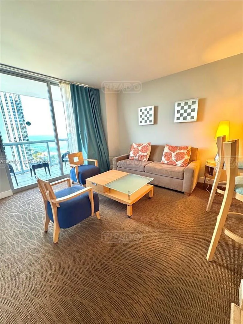 18683 Collins Ave 18600 foto 4