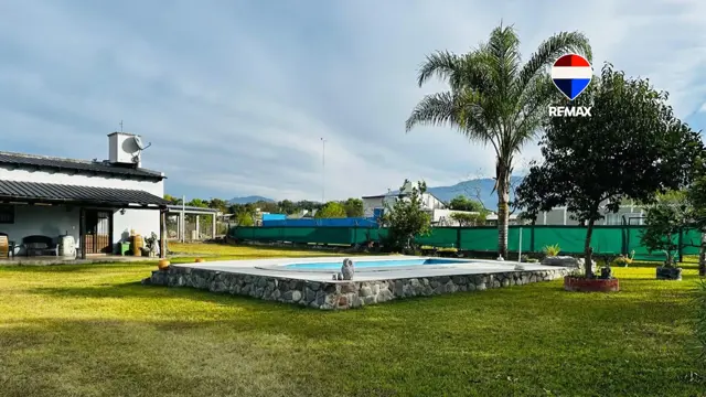 CASA CON PILETA EN VENTA EN CAMPO QUIJANO