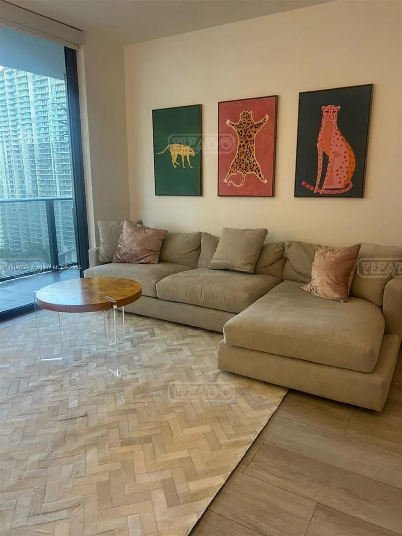 55 SW 9th #2610 foto 2