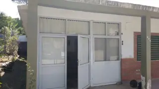 Oportunidad casa muy amplia a refaccionar 3 dorm. foto 4