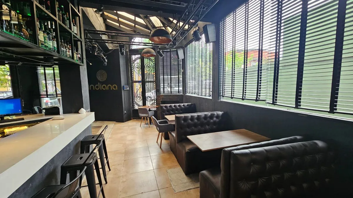 VENTA LOCAL + 22 COCHERAS + DEPTO  VILLA BALLESTER foto 3