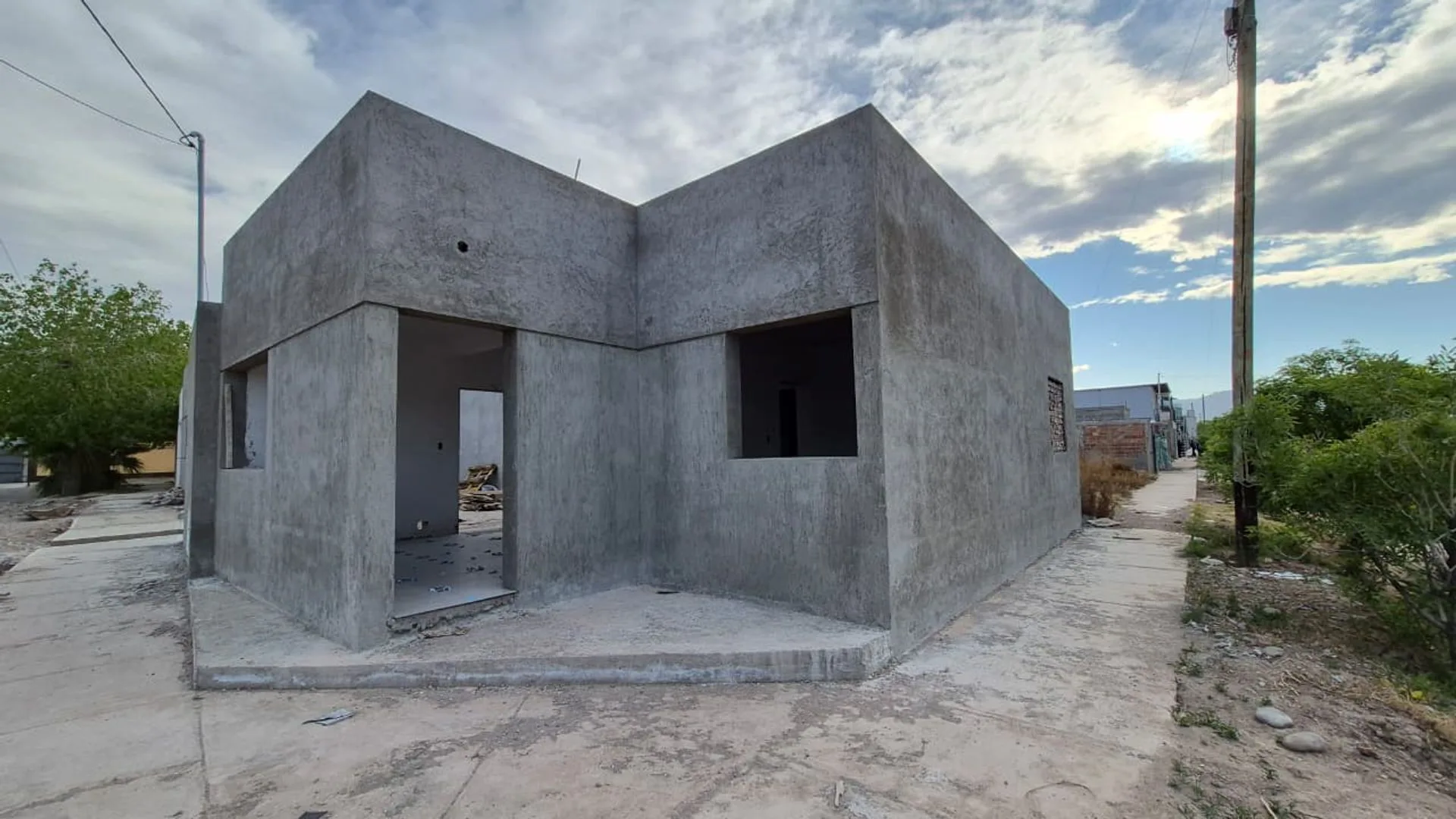 VENTA CASA 3 DORMITORIOS CON COCHERA EN MAIPU foto 4
