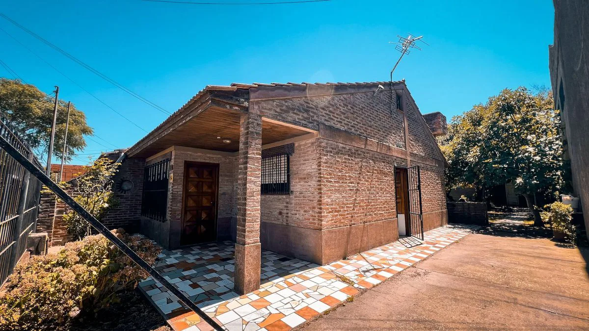 VENTA CASA 3 AMB CON JARDIN BARRIO EL GAUCHO foto 2