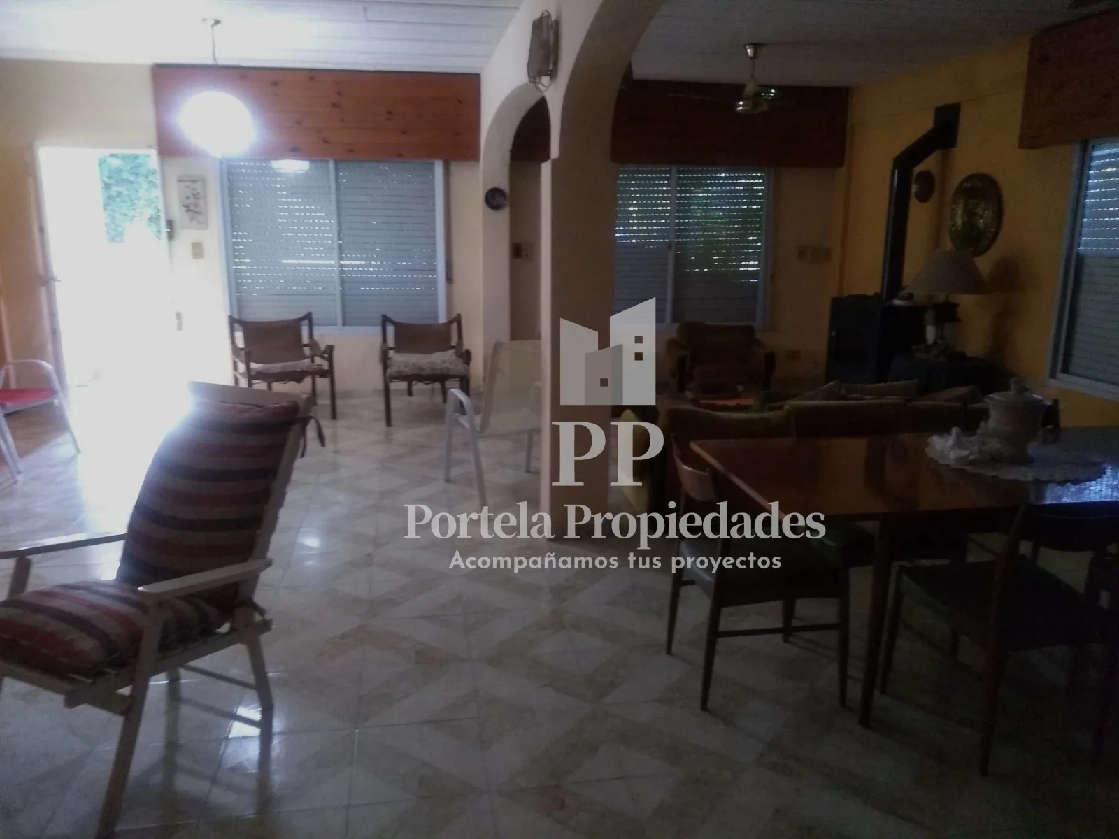 CASA QUINTA DE 4 AMBIENTES CON AMPLIO PARQUE foto 2