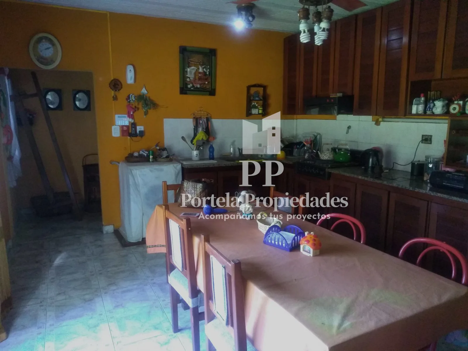CASA QUINTA DE 4 AMBIENTES CON AMPLIO PARQUE foto 3