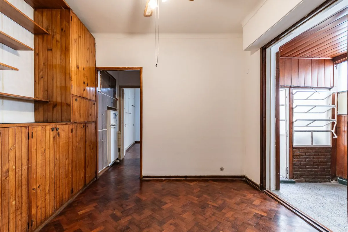 VENTA PH EN PLANTA BAJA, FLORES, 2 AMB. PATIO foto 2