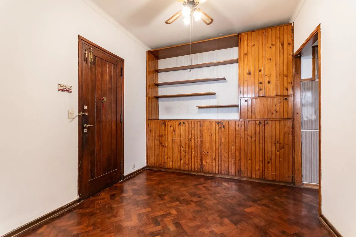 VENTA PH EN PLANTA BAJA, FLORES, 2 AMB. PATIO foto 3