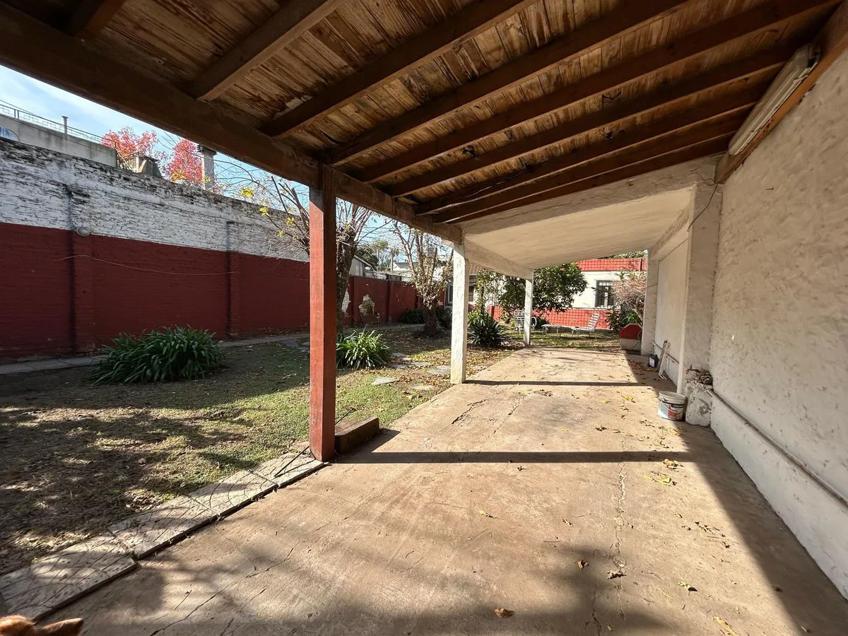 VENTA CASA 4 AMBIENTES SAN MARTIN COCHERA JARDIN foto 3