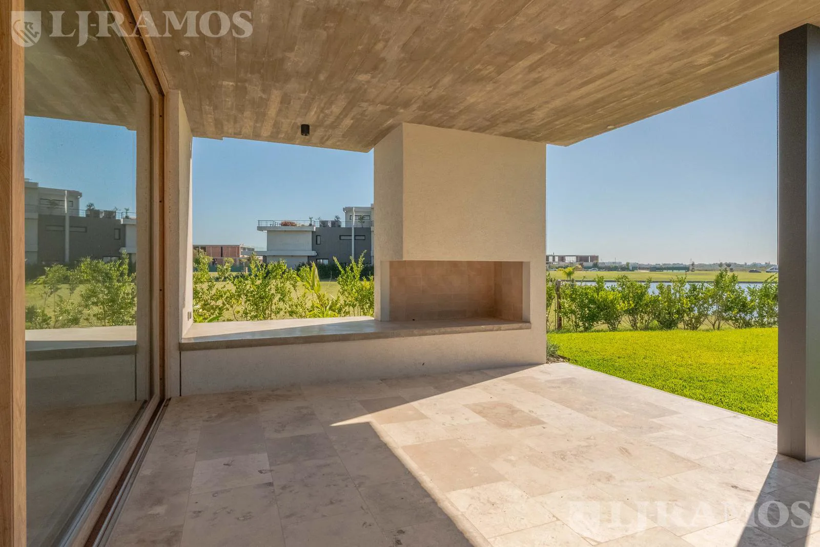 Casa a la laguna con 4 dormitorios en venta en LOS PUENTES - NORDELTA foto 3