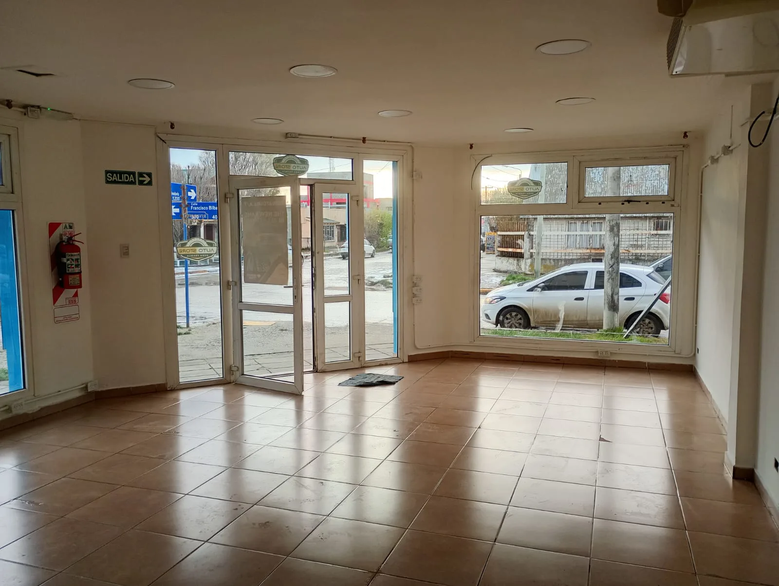 ALQUILER – LOCAL – CENTRO foto 2