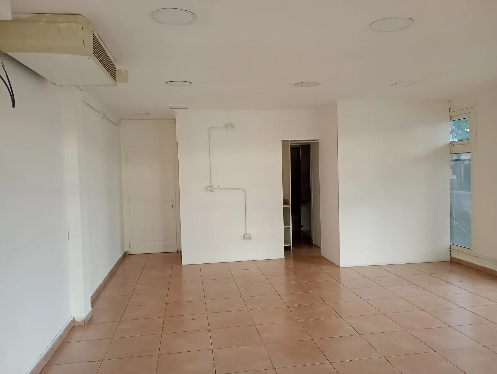 ALQUILER – LOCAL – CENTRO foto 3