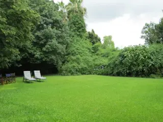 Importante Chalet con gran lote parquizado en zona recidencial foto 1
