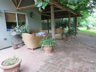 Importante Chalet con gran lote parquizado en zona recidencial foto 2