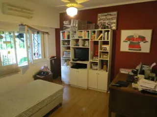 Importante Chalet con gran lote parquizado en zona recidencial foto 4