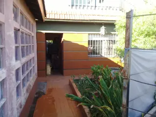 Se vende Ph en planta baja con local foto 3