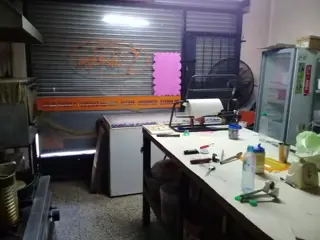 LOCAL CON GAS Y BAÑO foto 2