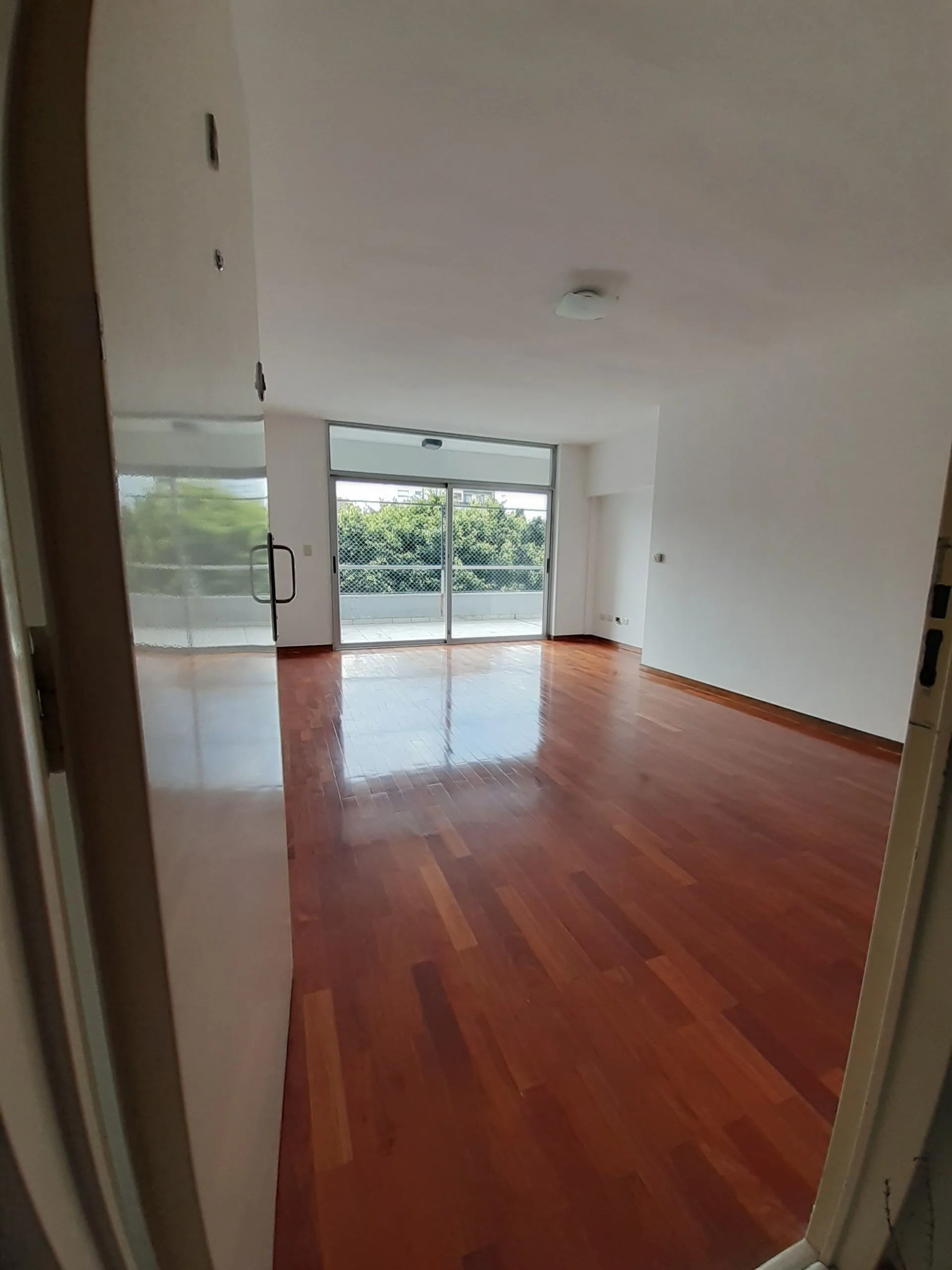 VENTA DEPTO 3 AMBIENTES  BALCÓN TERRAZA COCHERA foto 4