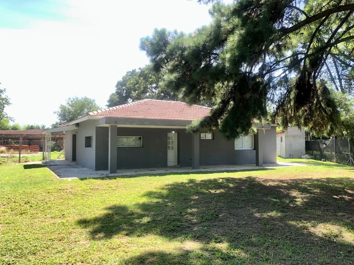 CASA EN VENTA 4 AMB CON PILETA LOMA VERDE ESCOBAR foto 3