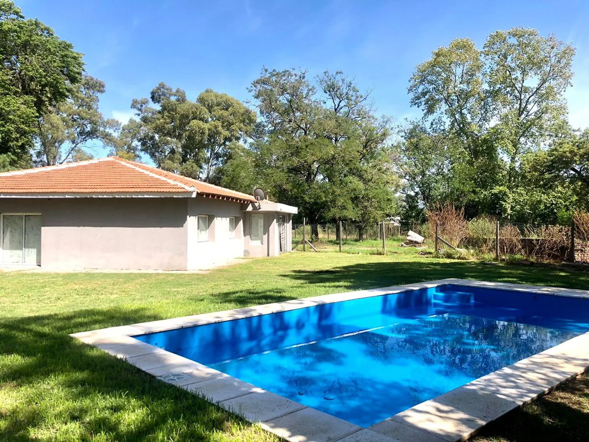 CASA EN VENTA 4 AMB CON PILETA LOMA VERDE ESCOBAR foto 5