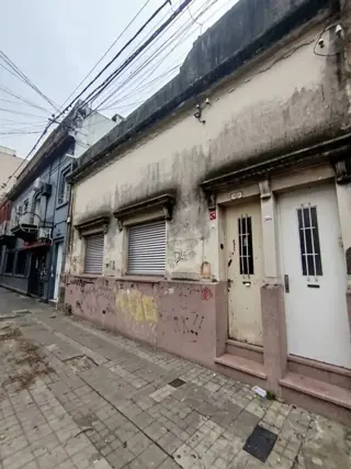 Venta de PH a refaccionar de 3 dormitorios y patio en pleno Recoleta foto 3