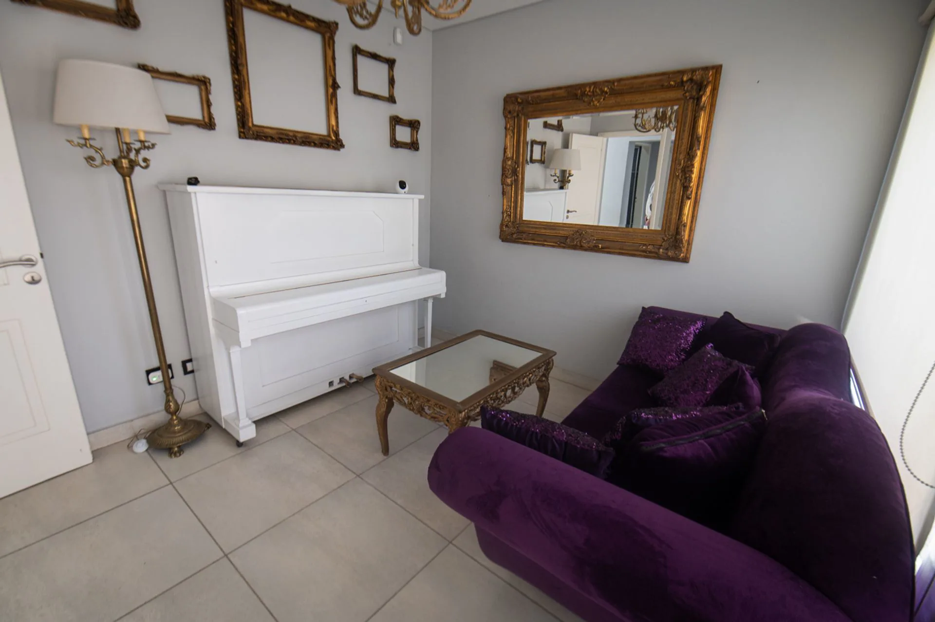 Lujosa casa de dos pisos con pileta y gran parque foto 3