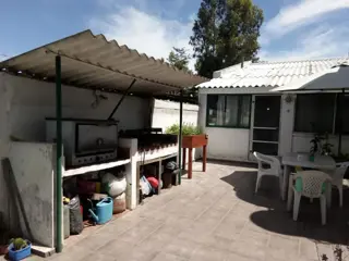 EXCELENTE PROPIEDAD EN BENAVIDEZ CASA DE TRES AMBIENTES MAS CUARTO DE HUESPEDES CON ENTRADA DE AUTO Y FONDO LIBRE foto 4