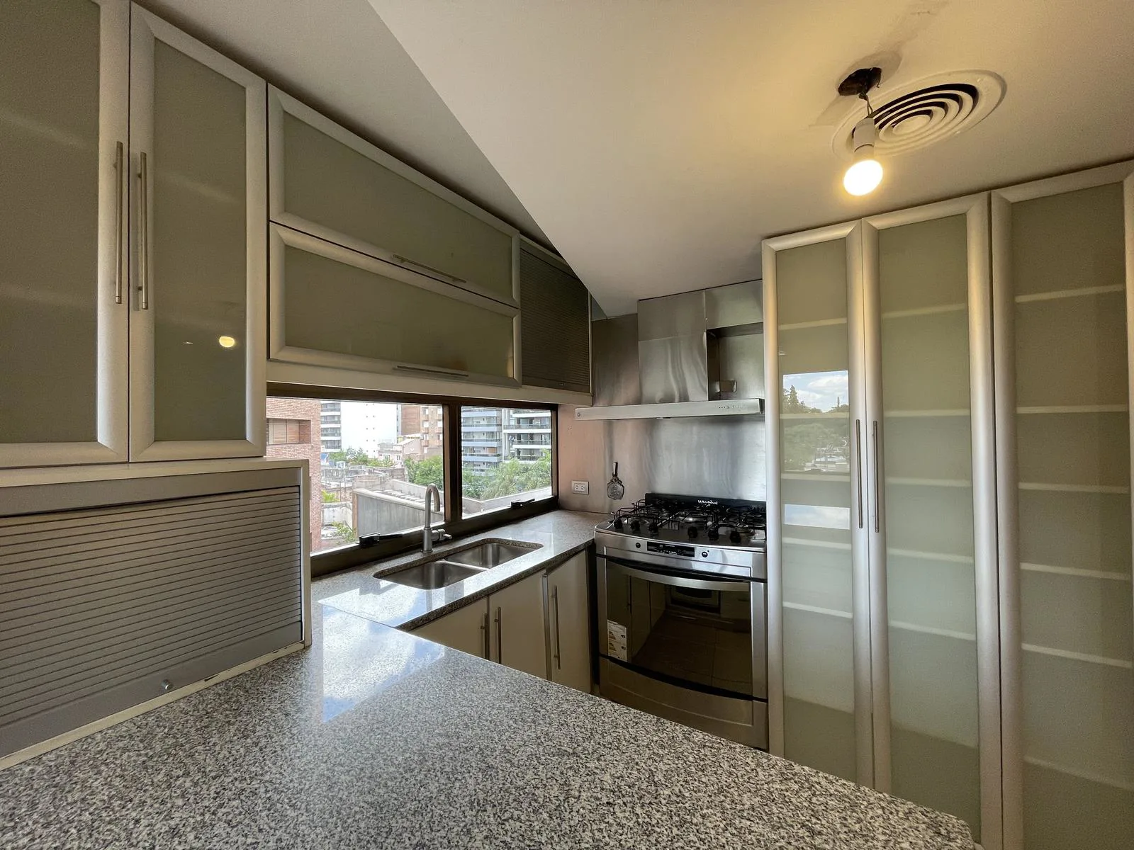 Semipiso exclusivo Nueva Cordoba frente Plaza España foto 5