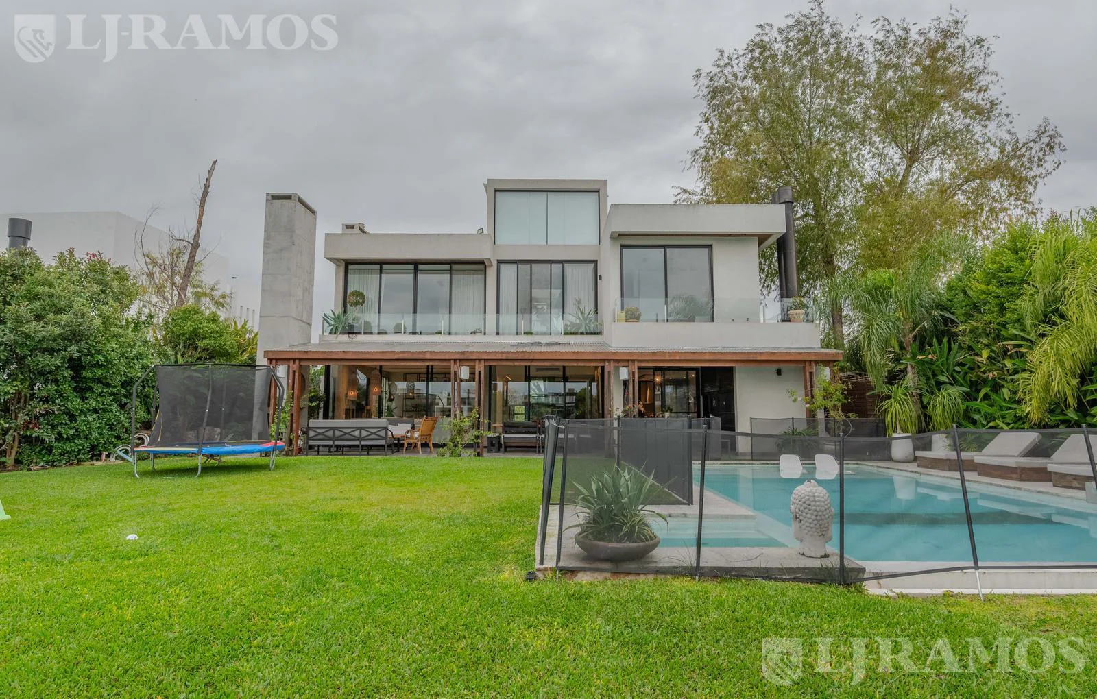 Casa con 4 dormitorios en venta y/o alquiler en Barbarita foto 2