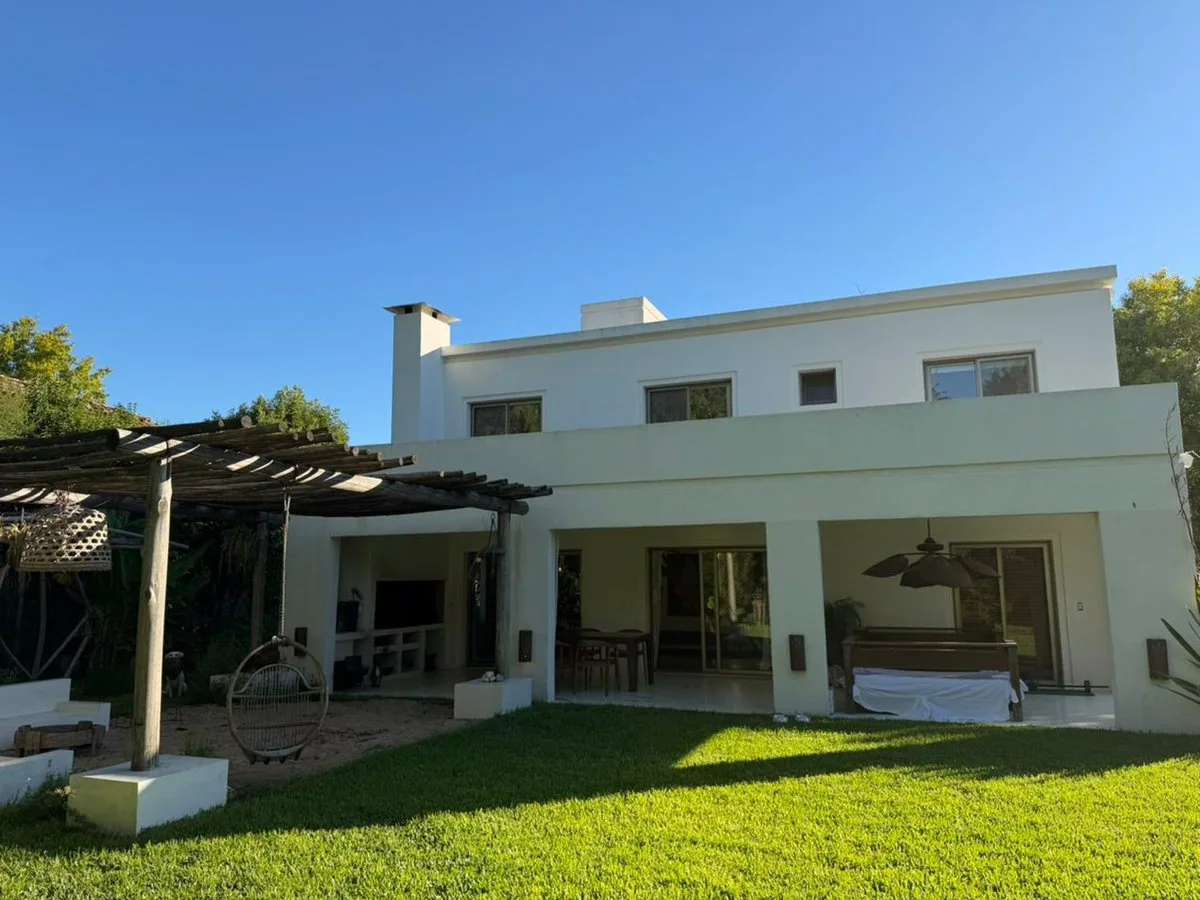 VENTA CASA 6 AMBIENTES EL MIRASOL PILAR foto 2