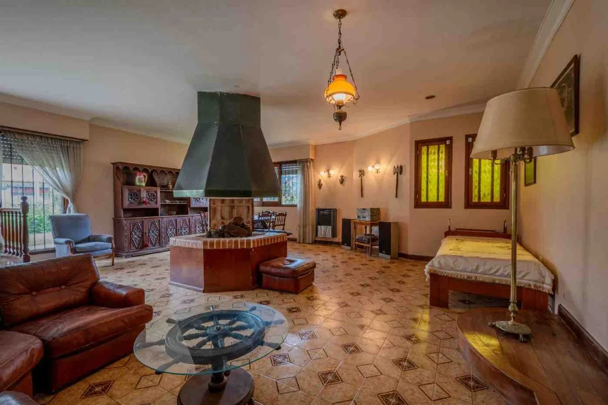 VENTA CASA 3 AMBIENTES DEPENDENCIA PARQUE LURO foto 2