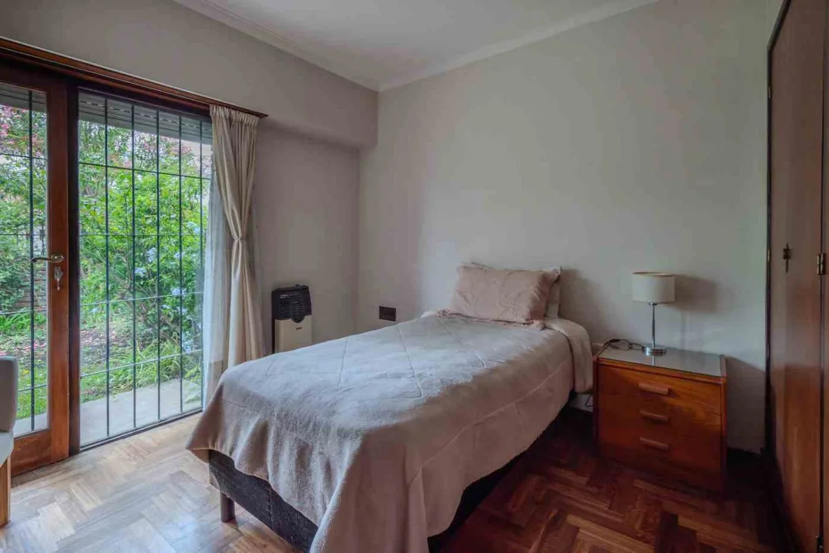 VENTA CASA 3 AMBIENTES DEPENDENCIA PARQUE LURO foto 4