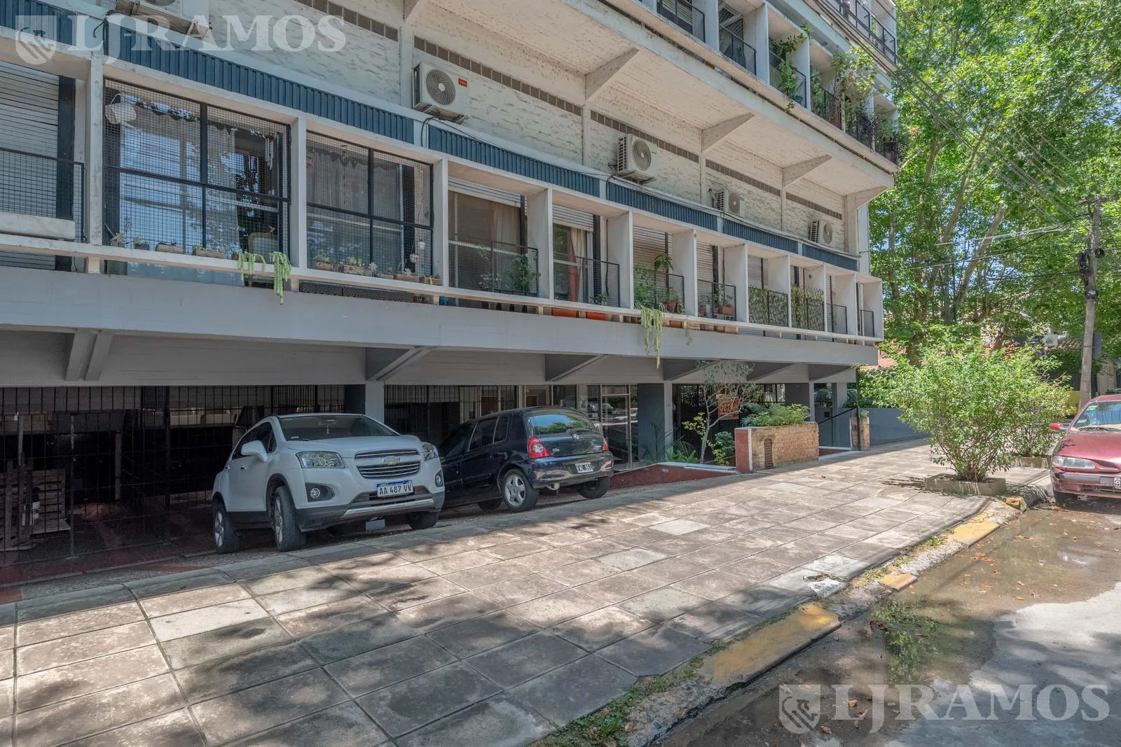 SIMPATICO DEPARTAMENTOEN ALQUILER ANUAL CON COCHERA Y BAULERA EN EXCELENTE ZONA DE ACASSUSO foto 3