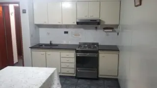 EXCELENTE CASA 3 AMBIENTES, 2 DORMITORIOS, COCINA-COMEDOR, LIVING, BAÑO, GARAGE FONDO LIBRE CON QUINCHO Y PARRILLA, TERRAZA. IMPECABLE ESTADO. OPORTUN foto 1
