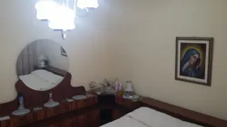 EXCELENTE CASA 3 AMBIENTES, 2 DORMITORIOS, COCINA-COMEDOR, LIVING, BAÑO, GARAGE FONDO LIBRE CON QUINCHO Y PARRILLA, TERRAZA. IMPECABLE ESTADO. OPORTUN foto 3