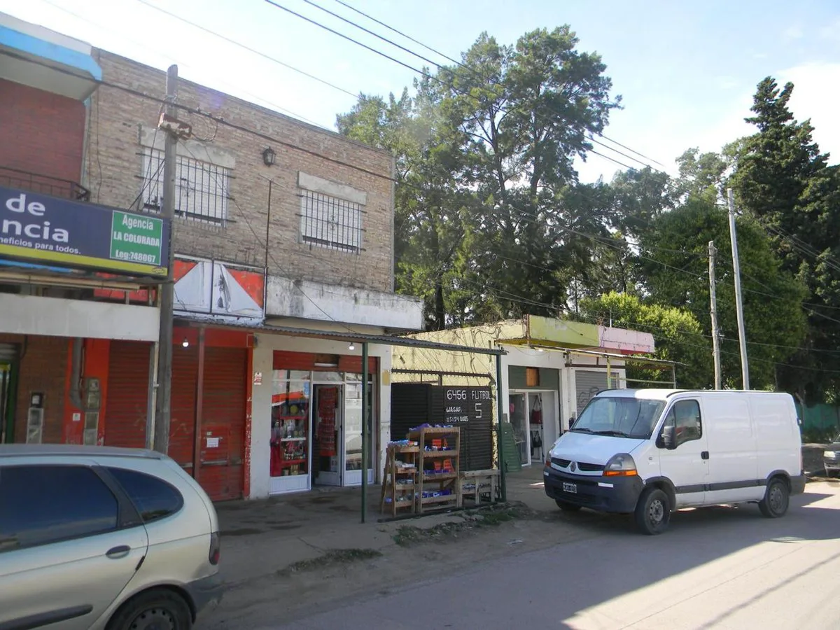 VENTA EN BLOQUE - 4 LOCALES COMERCIALES Y VIVIENDA foto 5