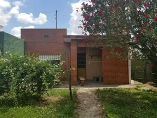 MASCHWITZ - CENTRO - CASA CON LOCAL COMERCIAL - APTO CREDITO HIPOTECARIO foto 3