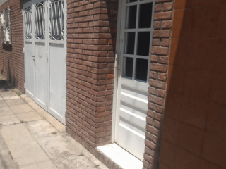 OPORTUNIDAD - Casa multifamiliar en Venta en Villa Lugano 6 ambientes 137 m2 + cochera, patio, terraza con parrilla - Ricardo Güiraldes 3000 casi esq foto 2